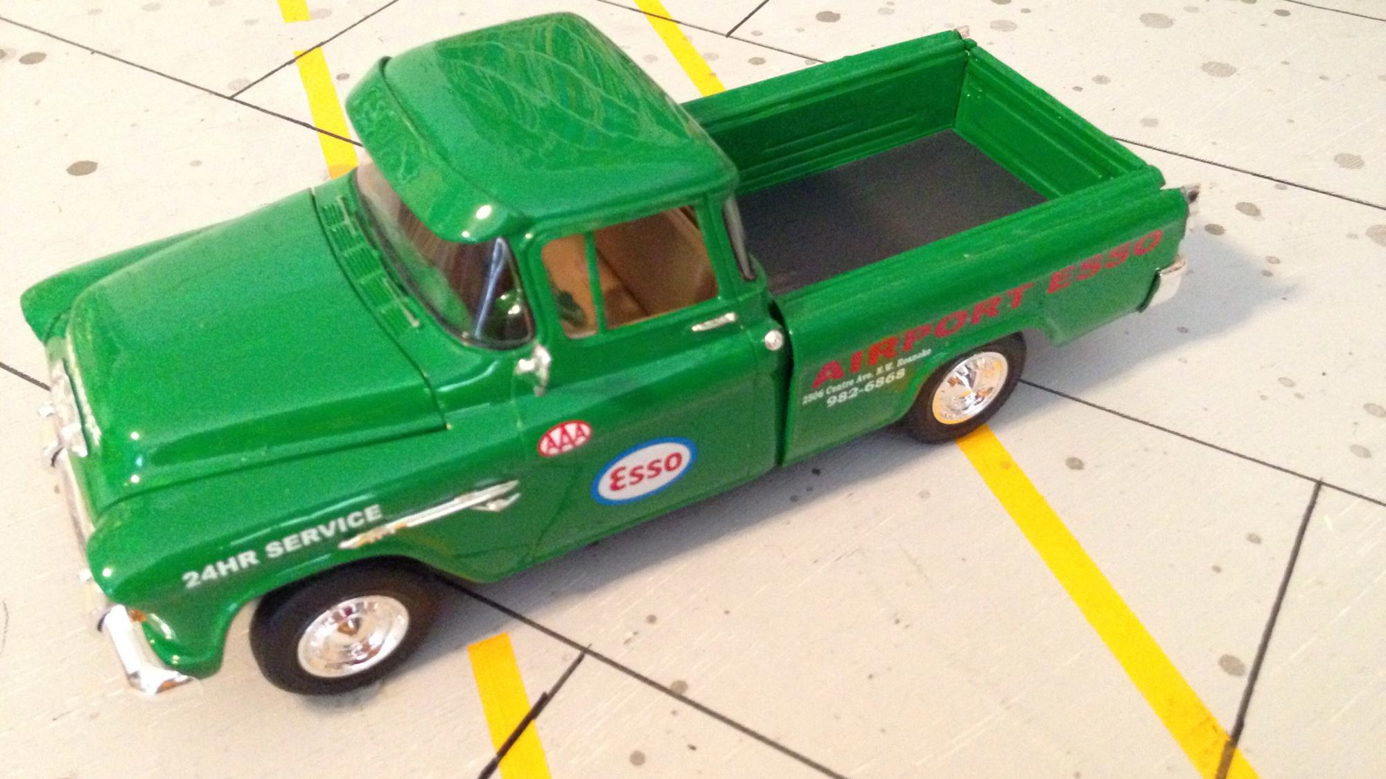 Amt 55 Chevy Cameo Gas Station Shop Truck Under Glass