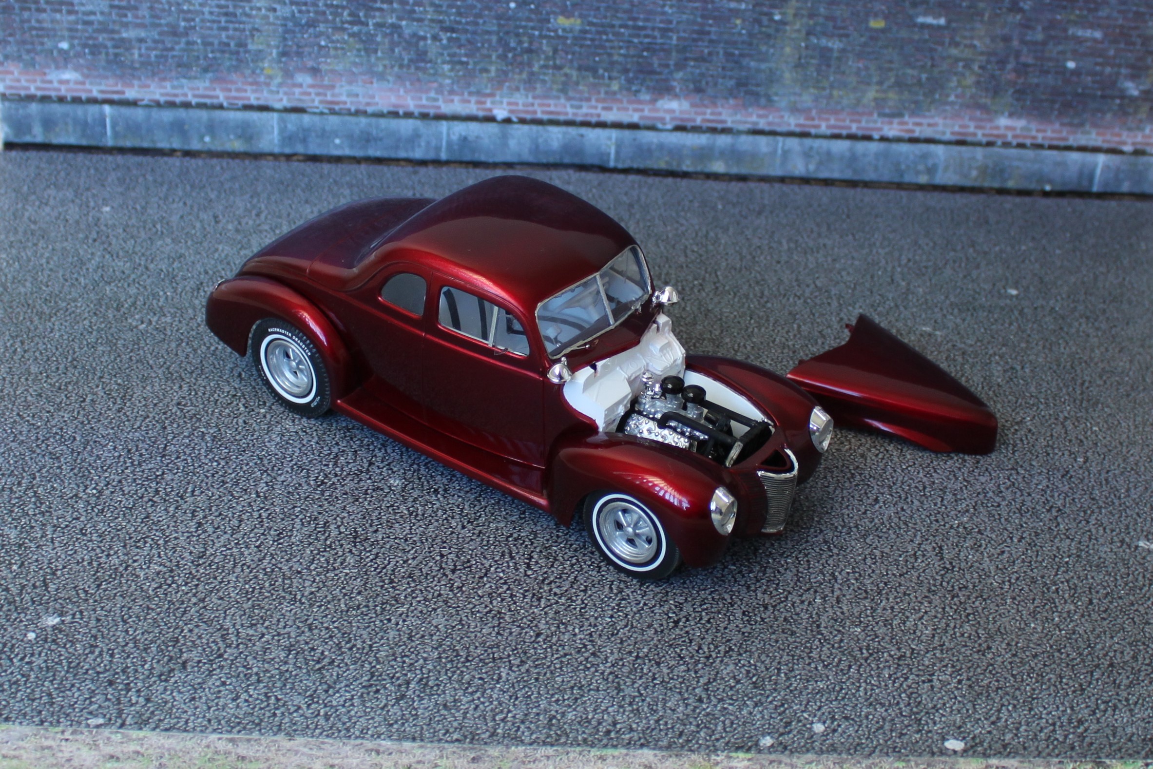 AMT Trophy Series 40 Ford Deluxe Coupe - Retro 