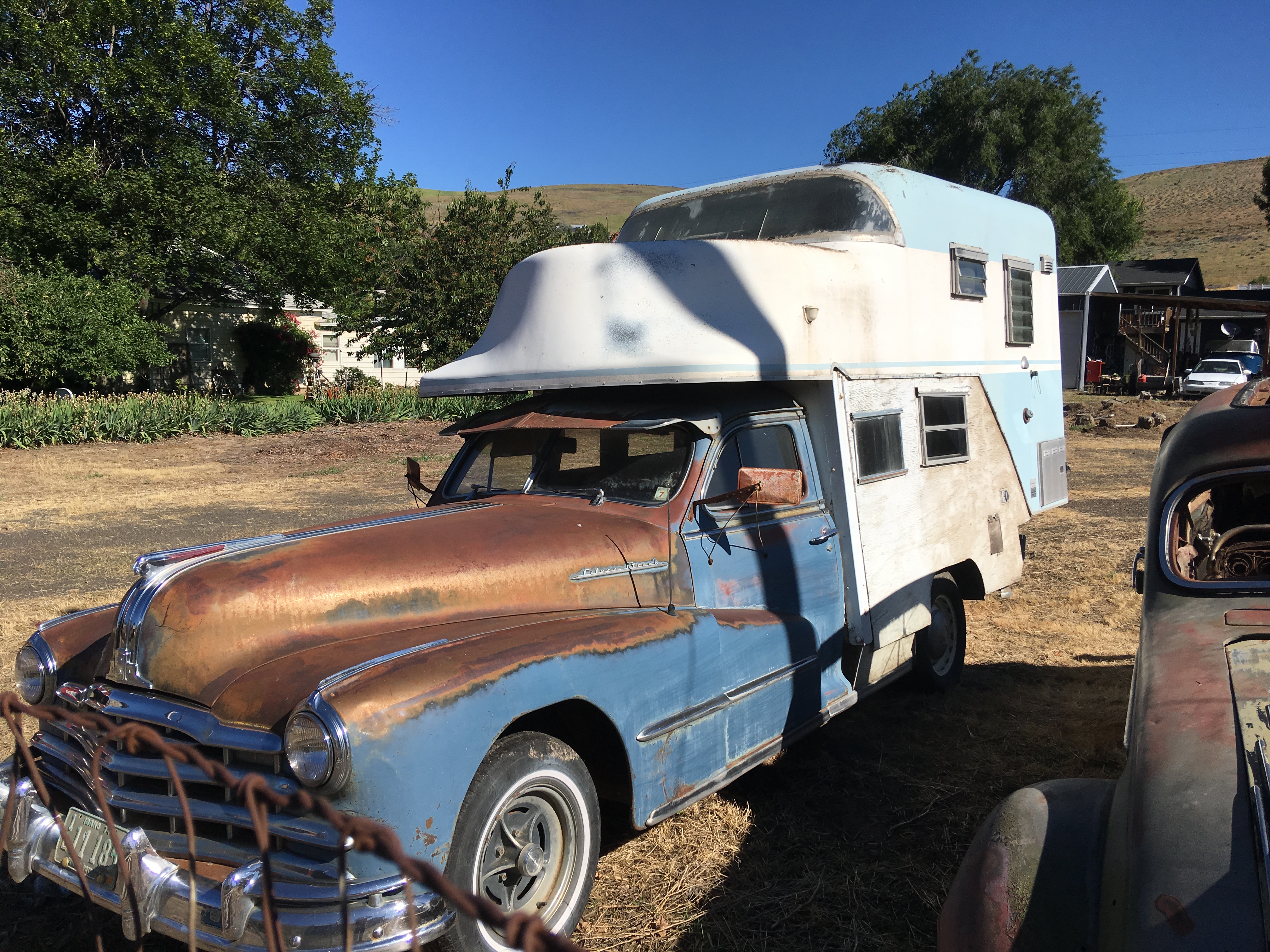 Cool old 30's tractor trailer and other old trucks - 1:1 Reference