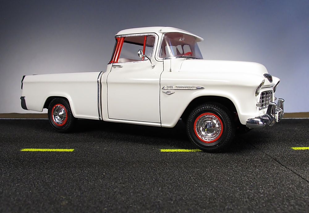 1955 Chevrolet Cameo Pickup ( AMT) - Model Trucks: Pickups, Vans, SUVs