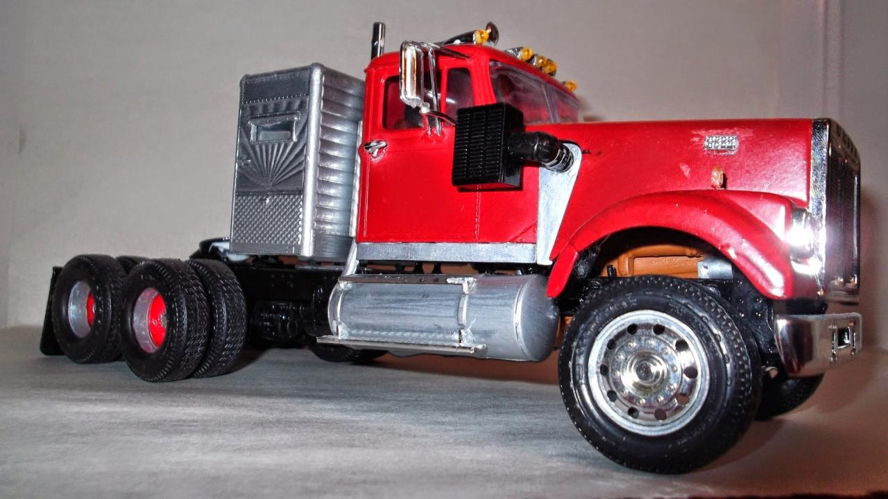 AMT White Freightliner SD Single-Drive Cabover Tractor