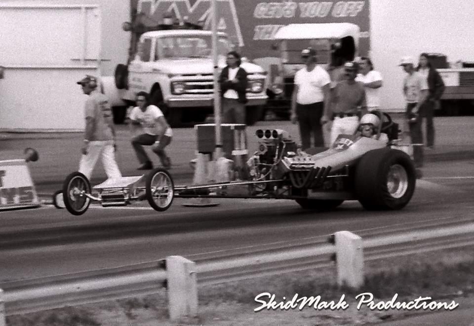 SteveSanPaoloonawheelsuplaunchintheSpaghettiBendersalcoholdragster_zpsc3a65272.jpg