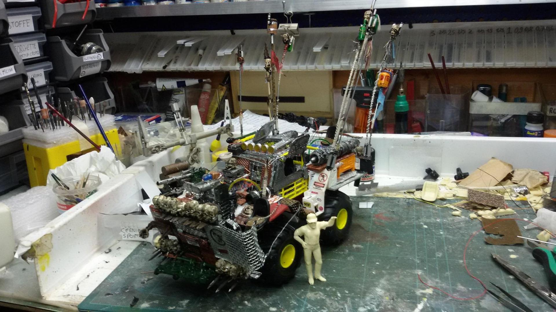 POST APOCAL AMERICAN FERRARI 123.jpg