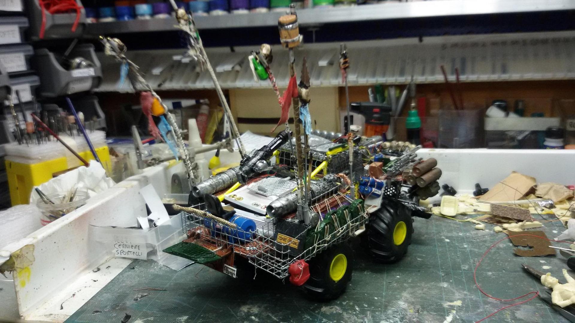 POST APOCAL AMERICAN FERRARI 1234.jpg