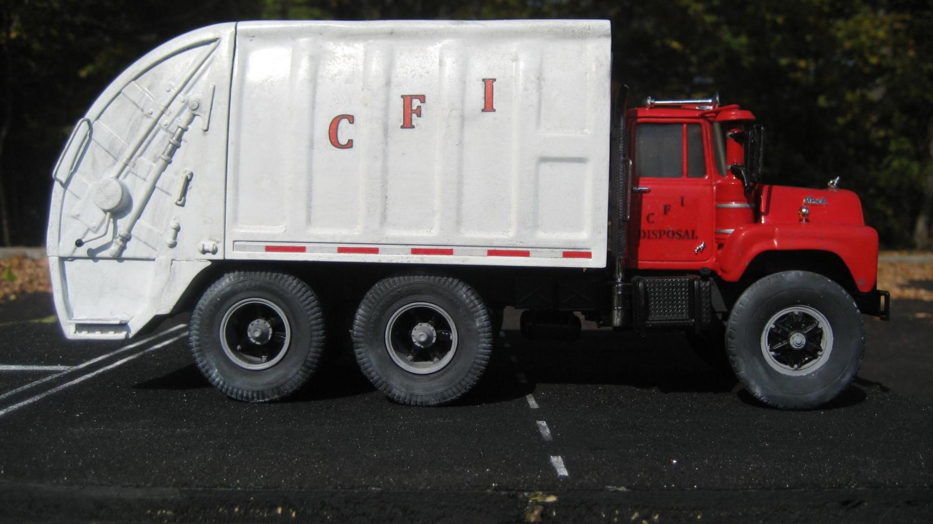 Polli Garbage Truck 3.jpg