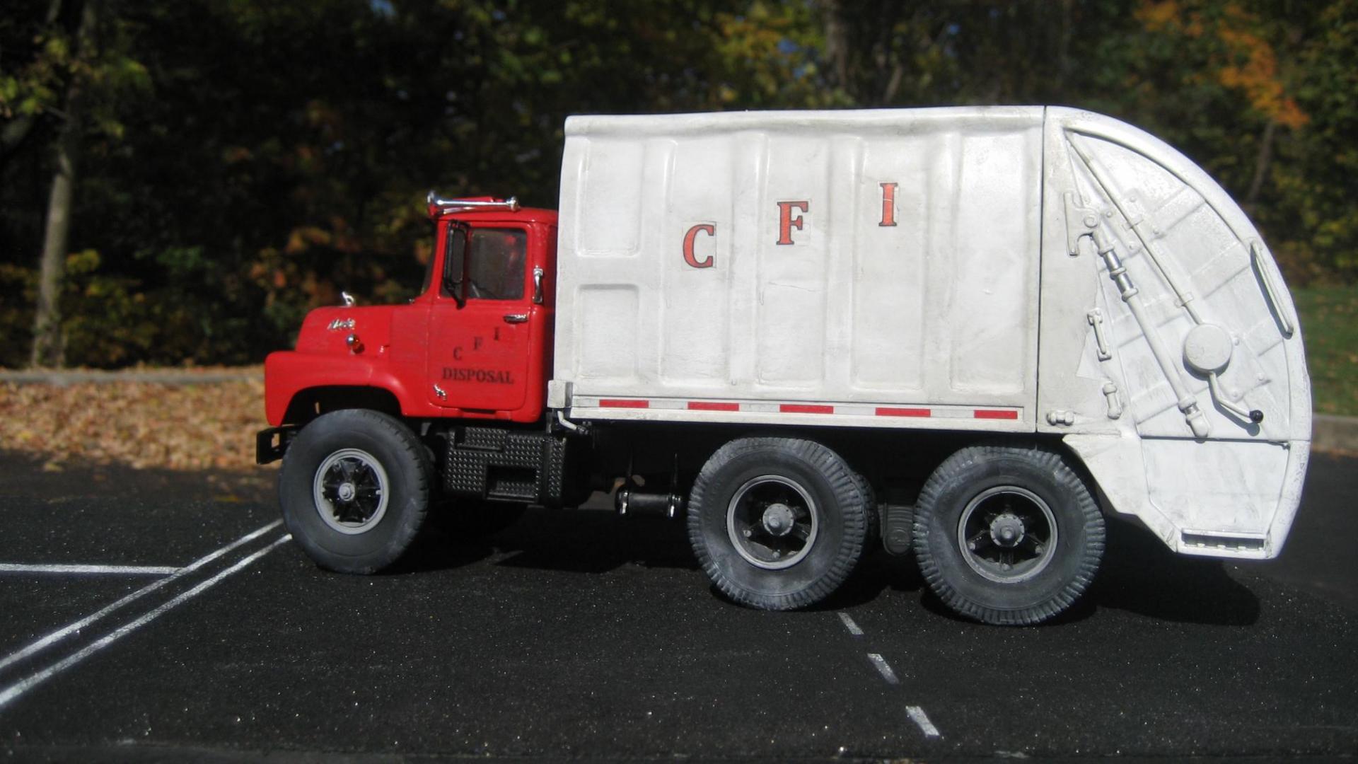 Polli Garbage Truck 4.jpg