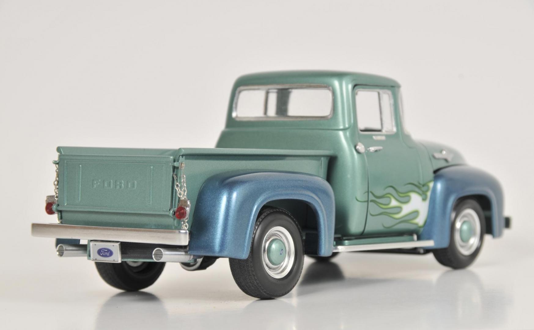 56 Ford Revell-10.jpg