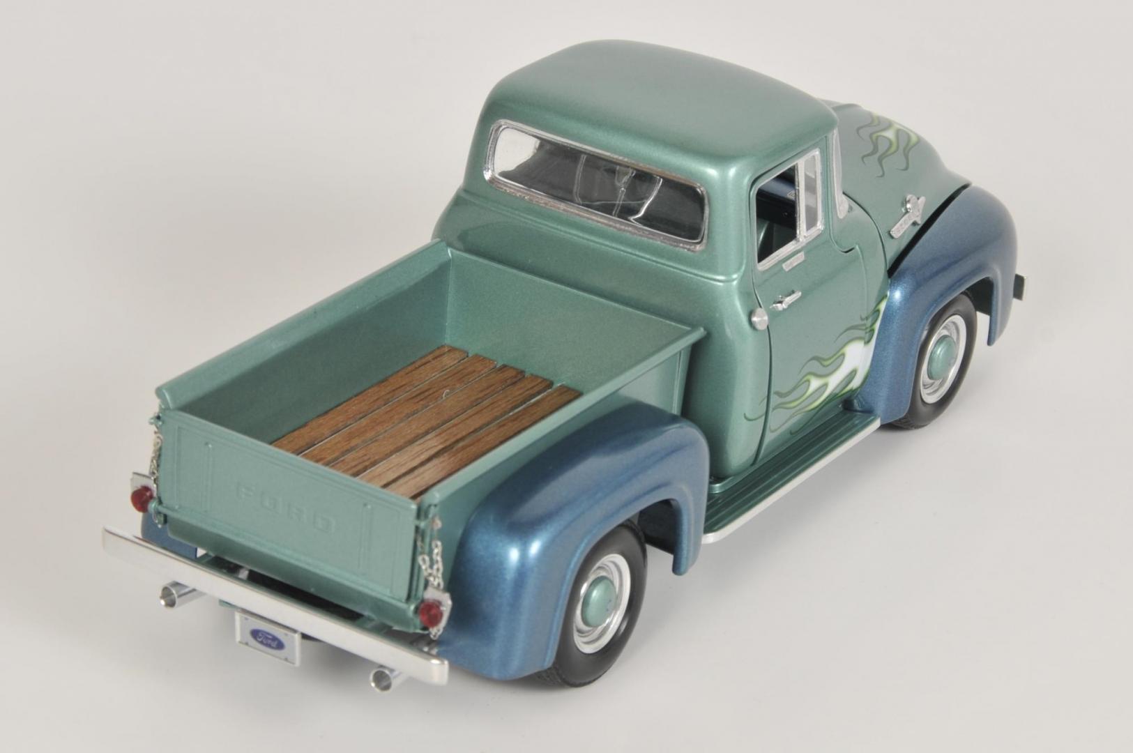 56 Ford Revell-6.jpg