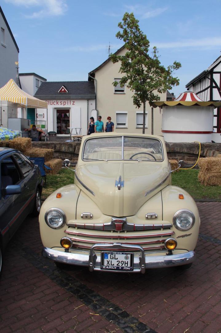 1946 Ford Super Deluxe Convertible 08.JPG