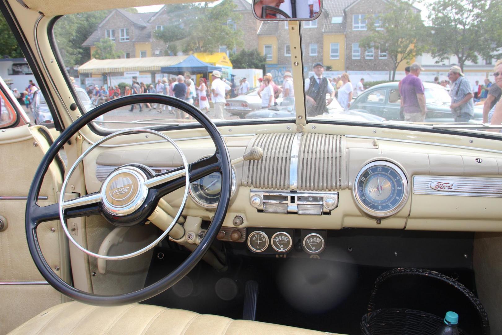 1946 Ford Super Deluxe Convertible 13.JPG