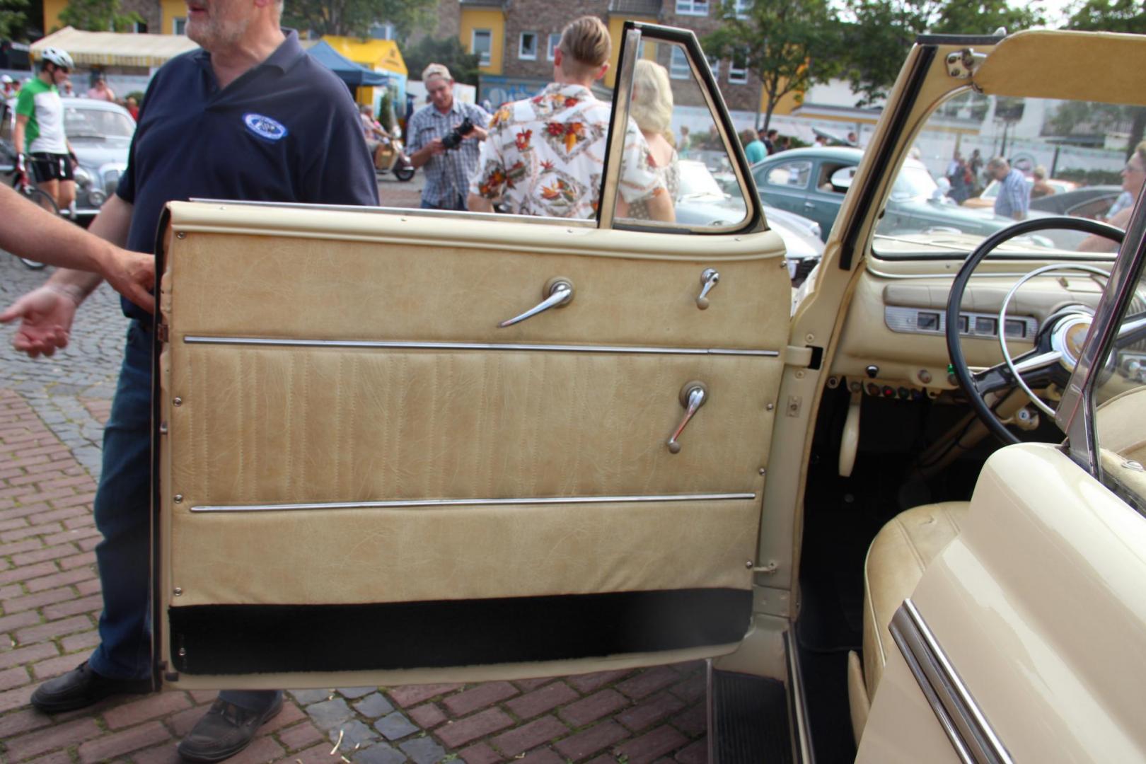 1946 Ford Super Deluxe Convertible 15.JPG