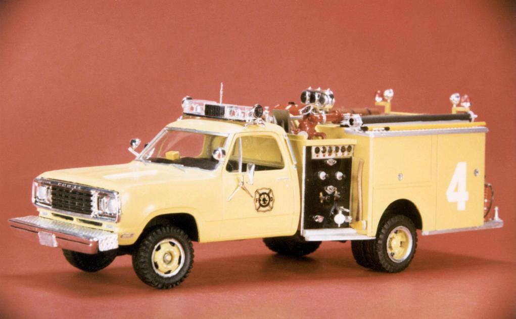 1977 Dodge W300 Pierce Mini-Pumper (2).jpg