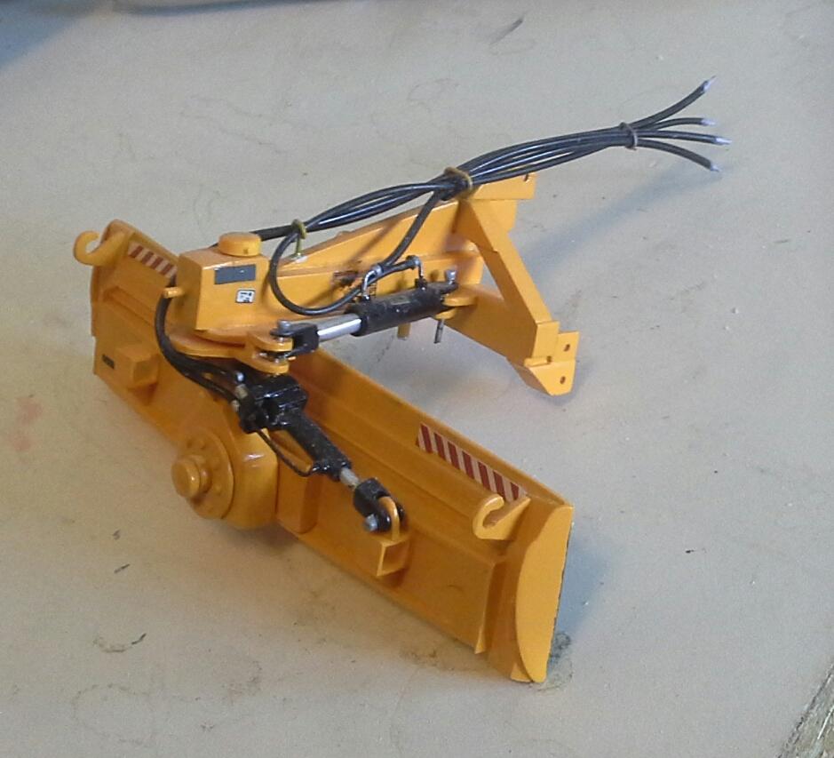 Rhrino rear scraper blade.jpg