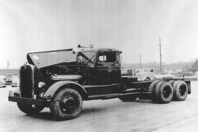 1950 Kenworth with V12 Hall Scott.jpg