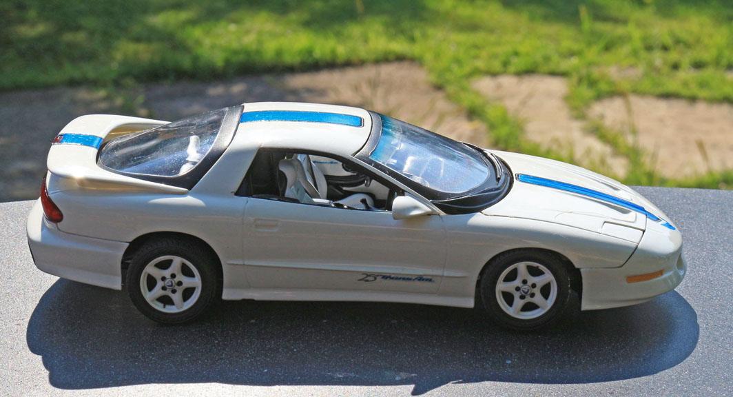 Firebird_TransAm_25e_anniversaire_(21a).