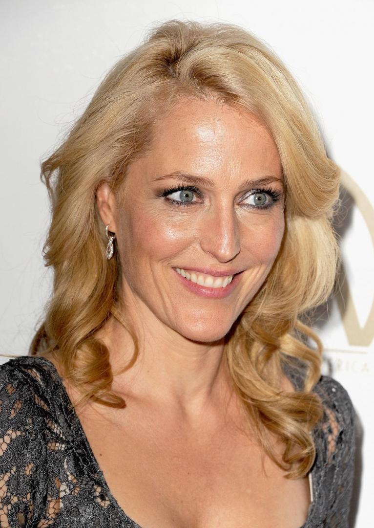 Gillian-Anderson-practically-glowed-red-carpet.jpg