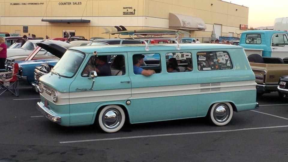 ----CORVAIR 1961-64 GREENBRIAR SURF VAN 02.jpg