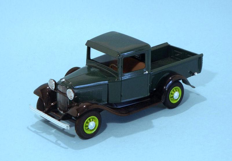 1932 Ford Pickup  green (3).JPG