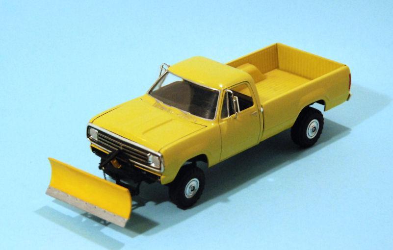 1973 Dodge W200 snow plow (2).JPG