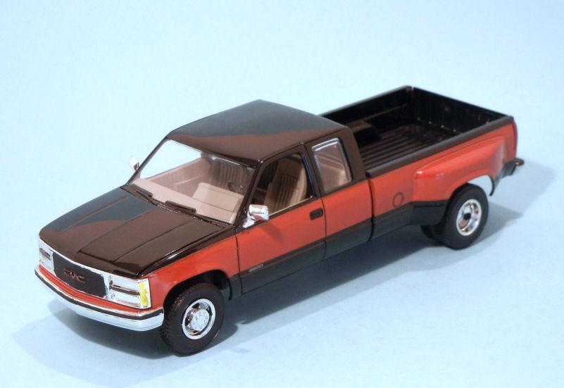 1990 GMC 3500 Pickup (3).JPG