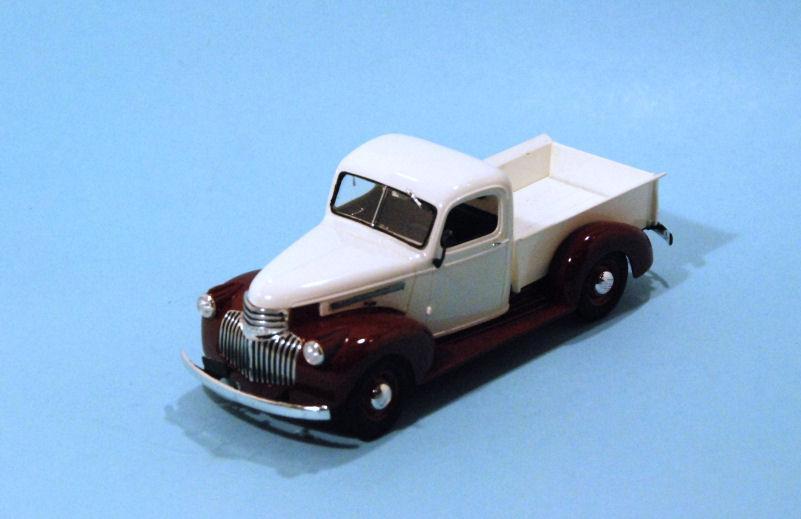 1941 Chevrolet PU  white & burgundy (3).JPG