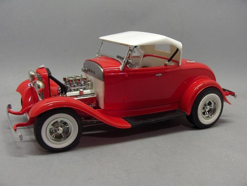 Monogram 32 Ford Roadster (1).JPG