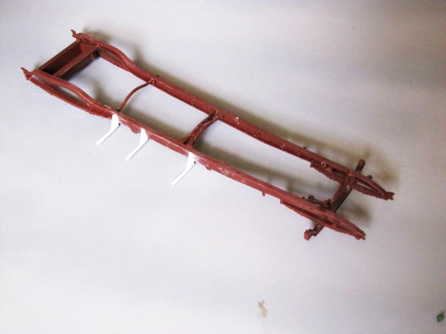 Duesenberg Berline chassis with running board brackets.jpg