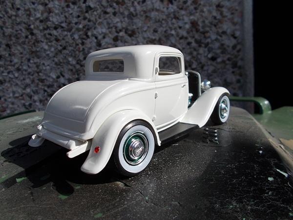 White 3 window fin 1 002.JPG