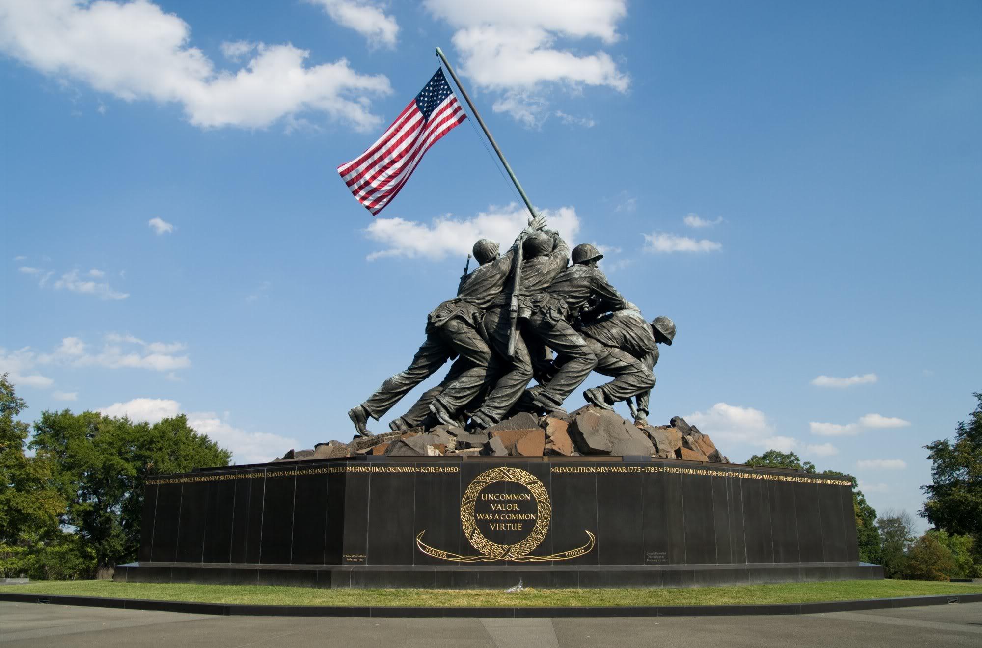 Памятники второй мировой. Мемориал морской пехоты США. Мемориала корпуса морской пехоты США В Арлингтоне, Вашингтон. Мемориал Иводзима. Мемориал корпуса морской пехоты США.