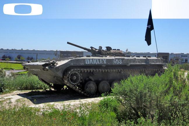 oakley tank 9.jpg