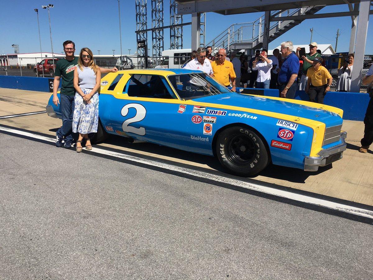 57ef368e2e26a_Dale_JR_at_Talladega_with_
