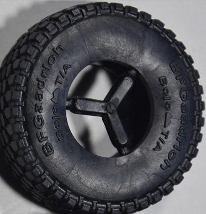 MODEL- HUMMER H1 by MENG- TIRE.jpg