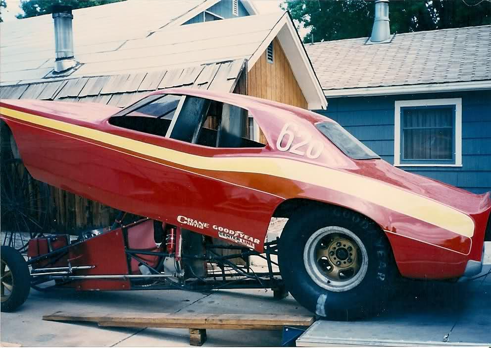 rear engine cuda funnycar.jpg