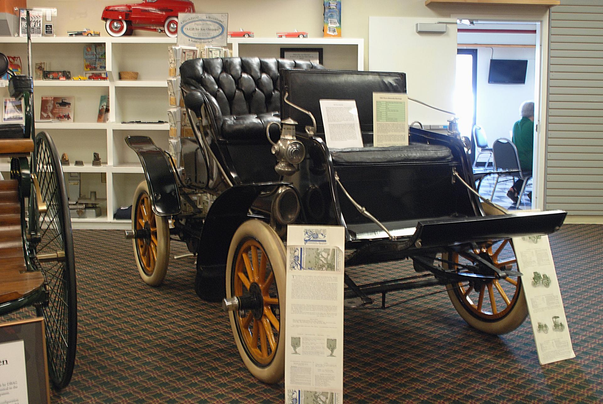 Pierce 1903 Motorette-Stanhope 02.JPG