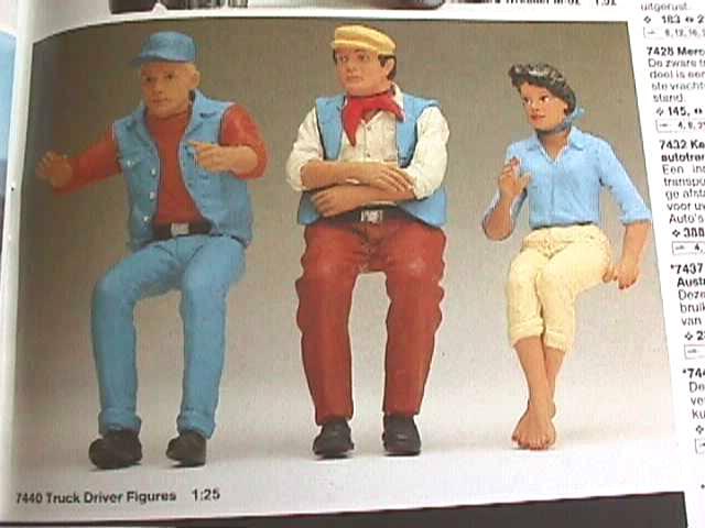440TruckDriverFiguresRevell125-vi.jpg