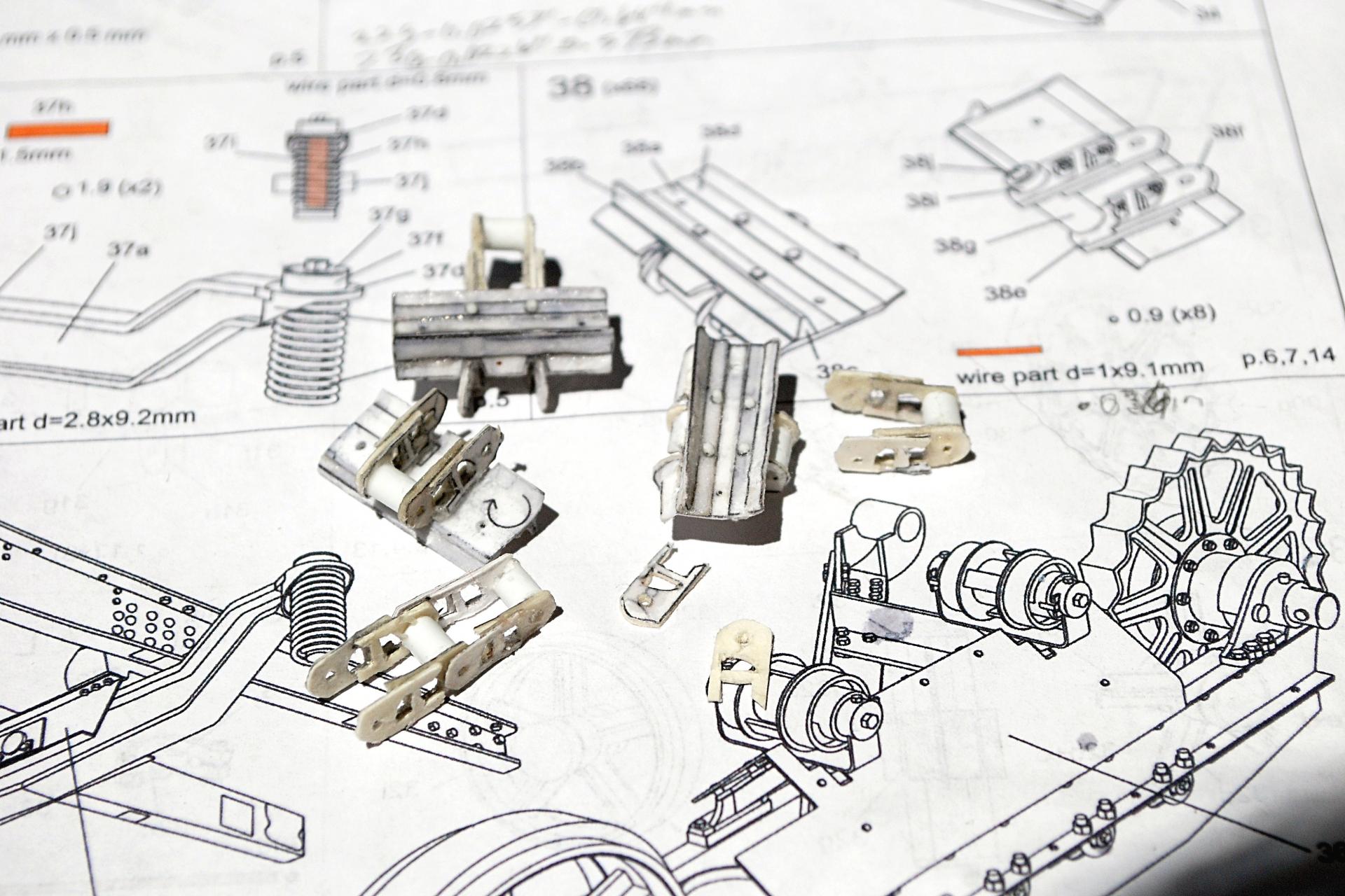 2016-05-30 015 Stalinetz track links.JPG