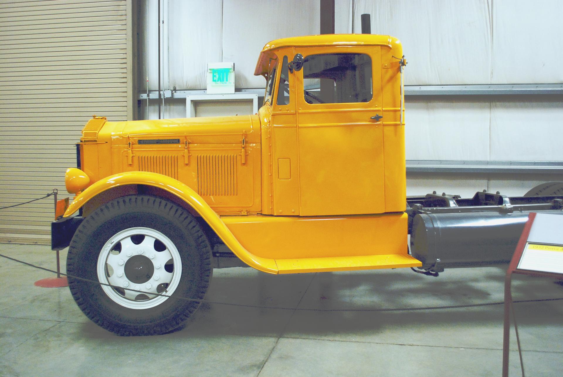 Pierce Arrow 1932 side lf.JPG