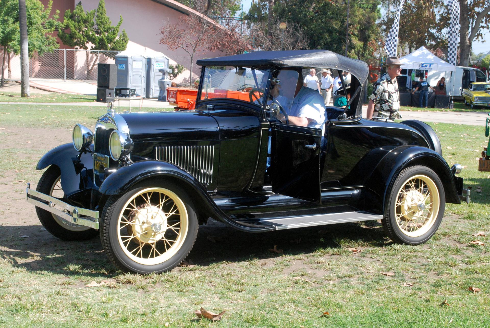 Ford 1929 Model A roadster ft lf.JPG
