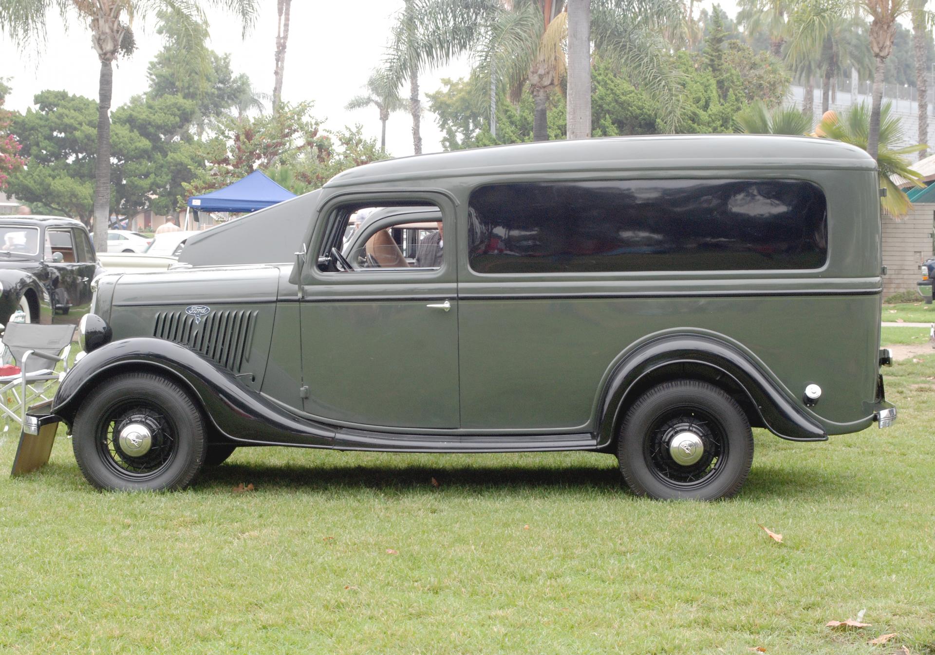 Ford 1935 panel truck side lf.JPG