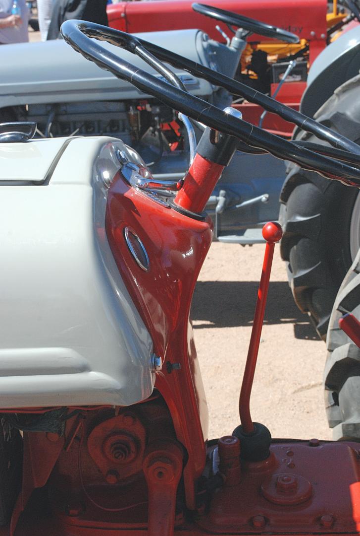 Ford 1949 8N-Ferguson 1951 TO30 controls.jpg