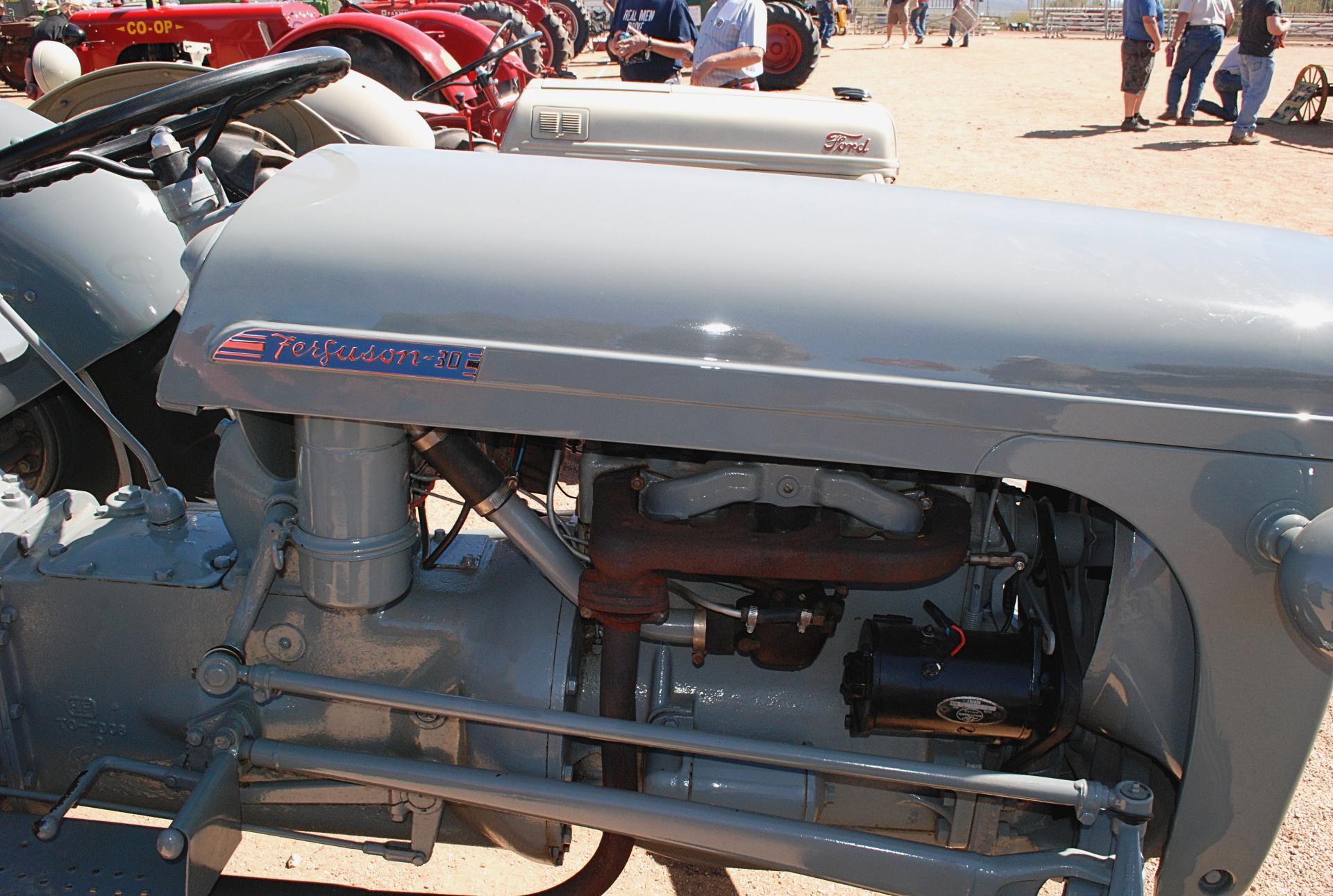 Ford 1949 8N-Ferguson 1951 TO30 side rt.jpg