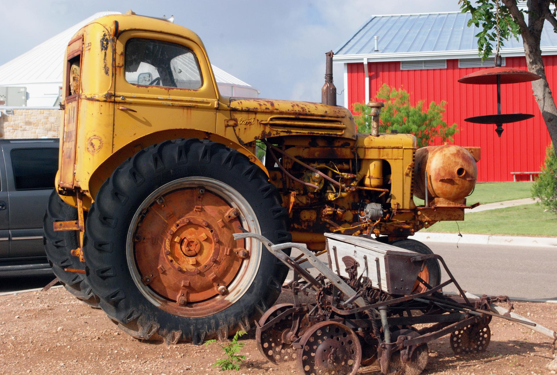 Minneapolis-Moline 1953 UB w 46 Ford Cab side rt.JPG