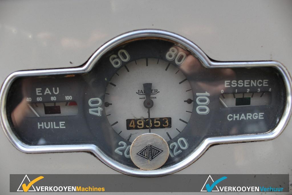 RENAULT 4CV 1954 gauges.jpg