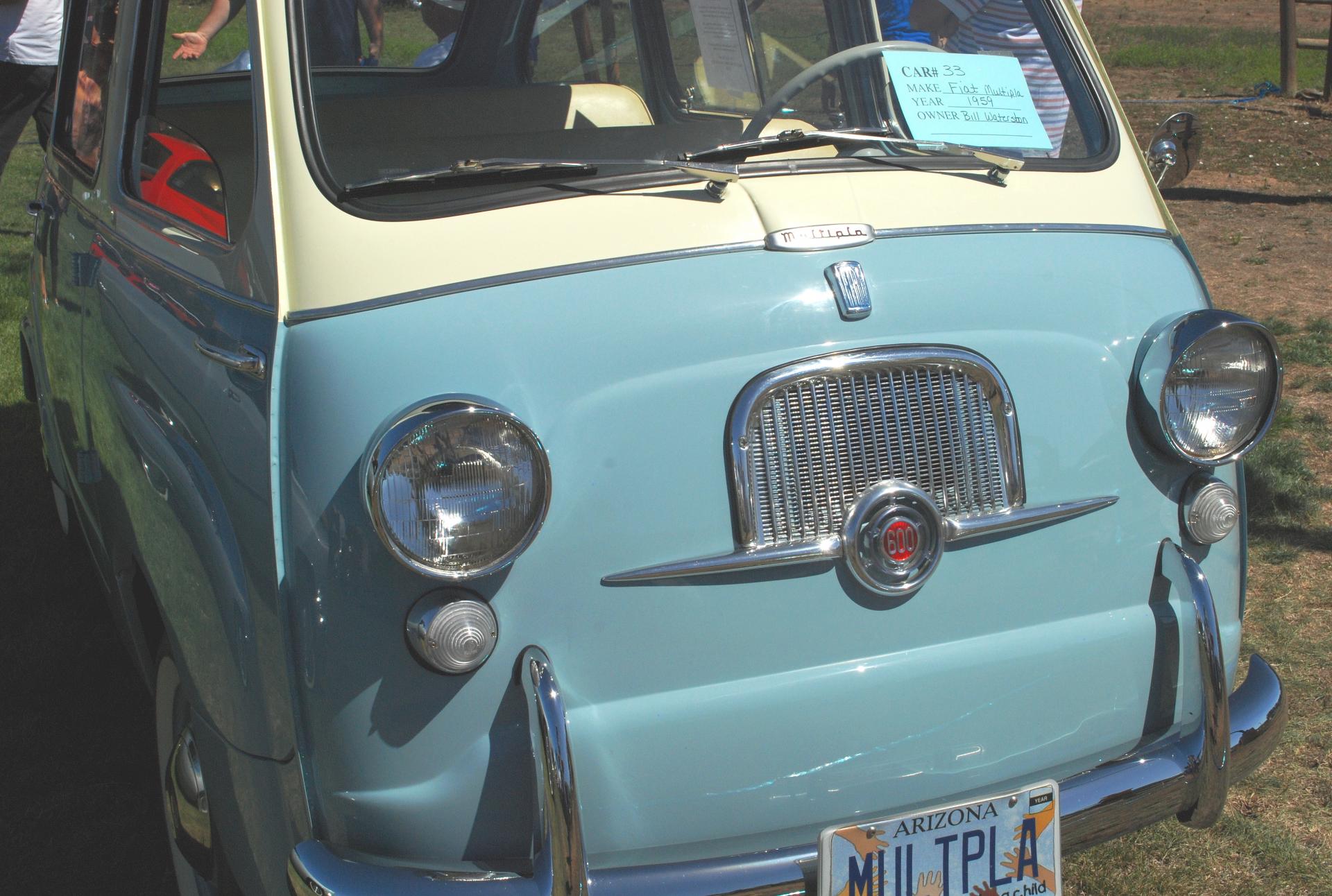 Fiat 1959 600 Multipla ft rt.JPG