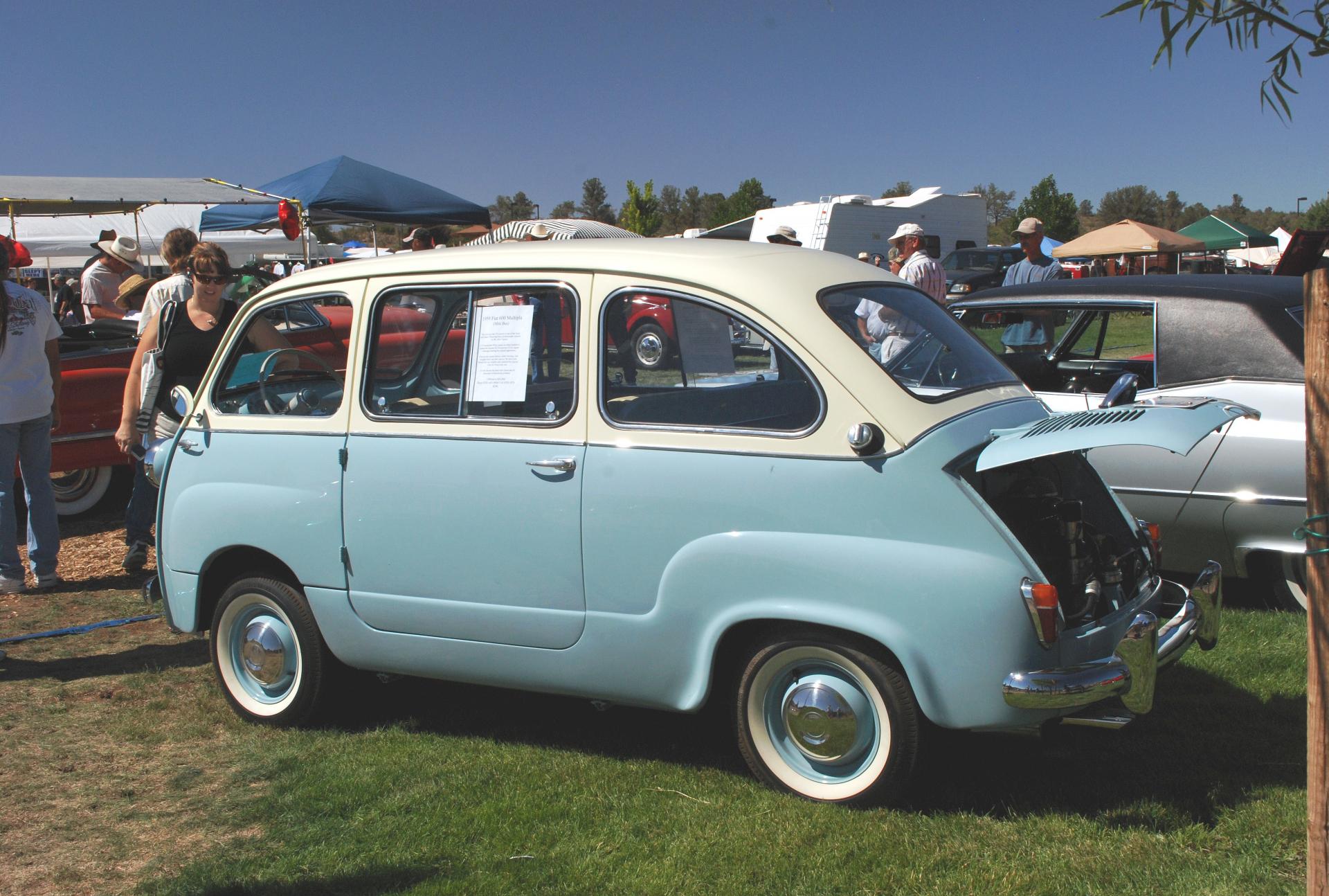 Fiat 1959 600 Multipla rr lf.JPG