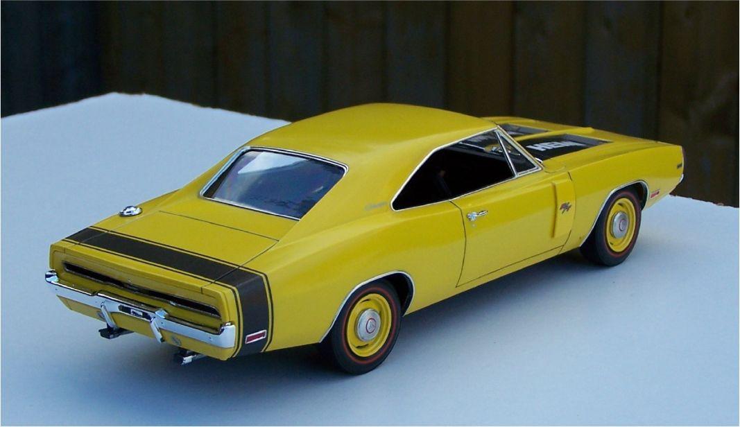 Revell_1970_Dodge_Charger_RT_Hemi5.thumb