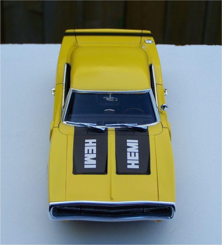 Revell_1970_Dodge_Charger_RT_Hemi9.thumb