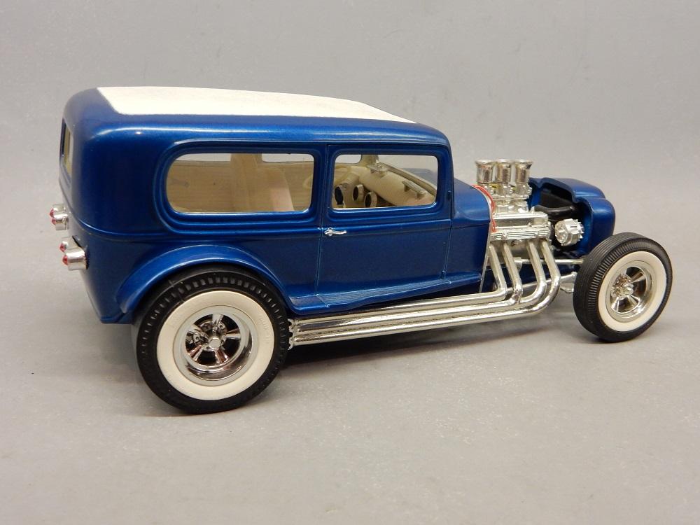 AMT 32 Ford sedan (6).JPG