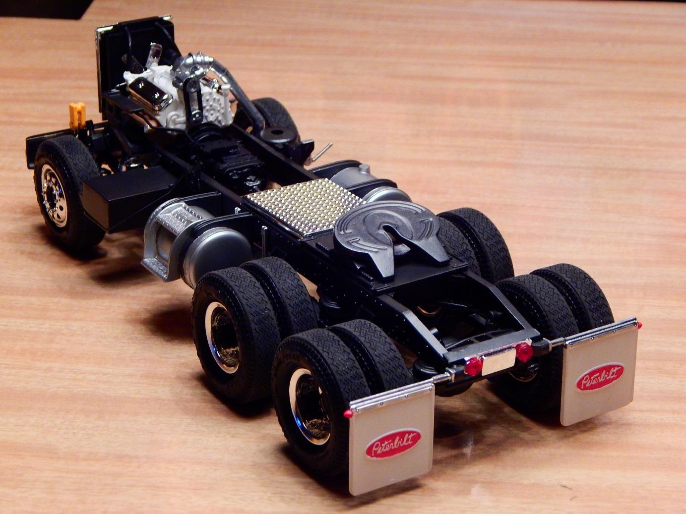 Peterbit_352_chassis_008.thumb.JPG.96276
