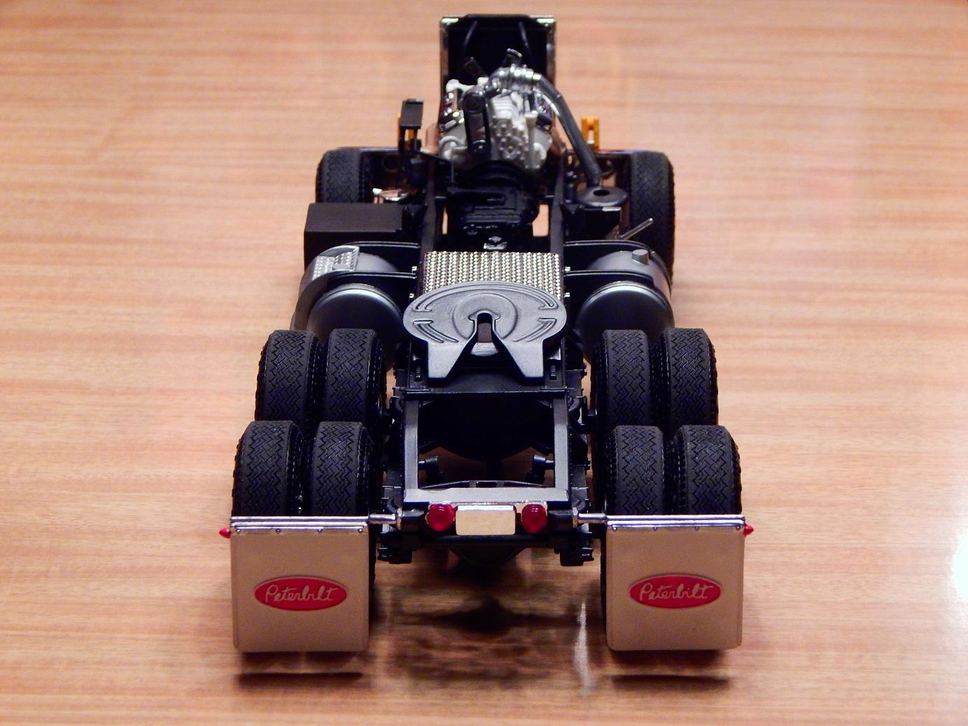 Peterbit_352_chassis_010.thumb.JPG.f939a
